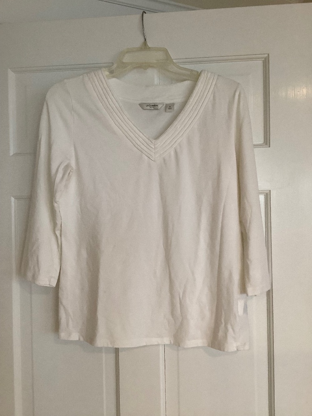 Liz Claiborne V neck top